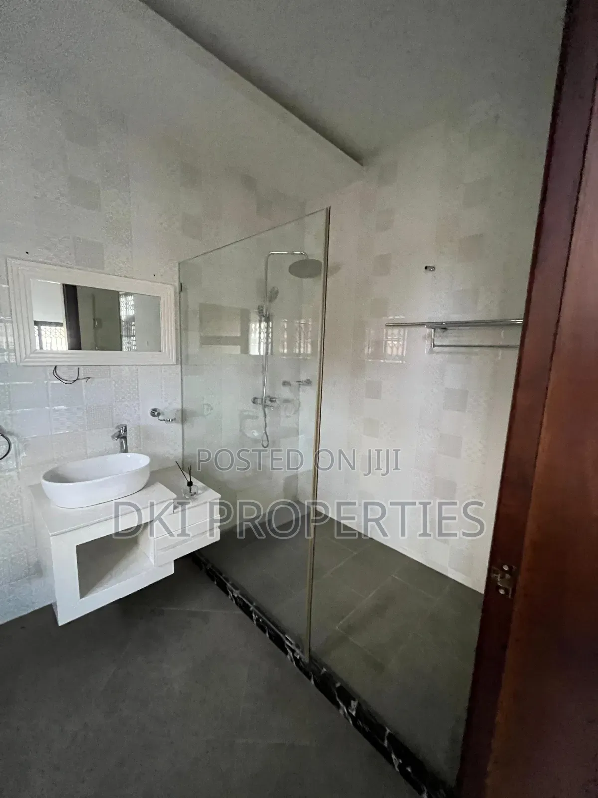 4bdrm Penthouse in Dki Properties, East Legon for rent