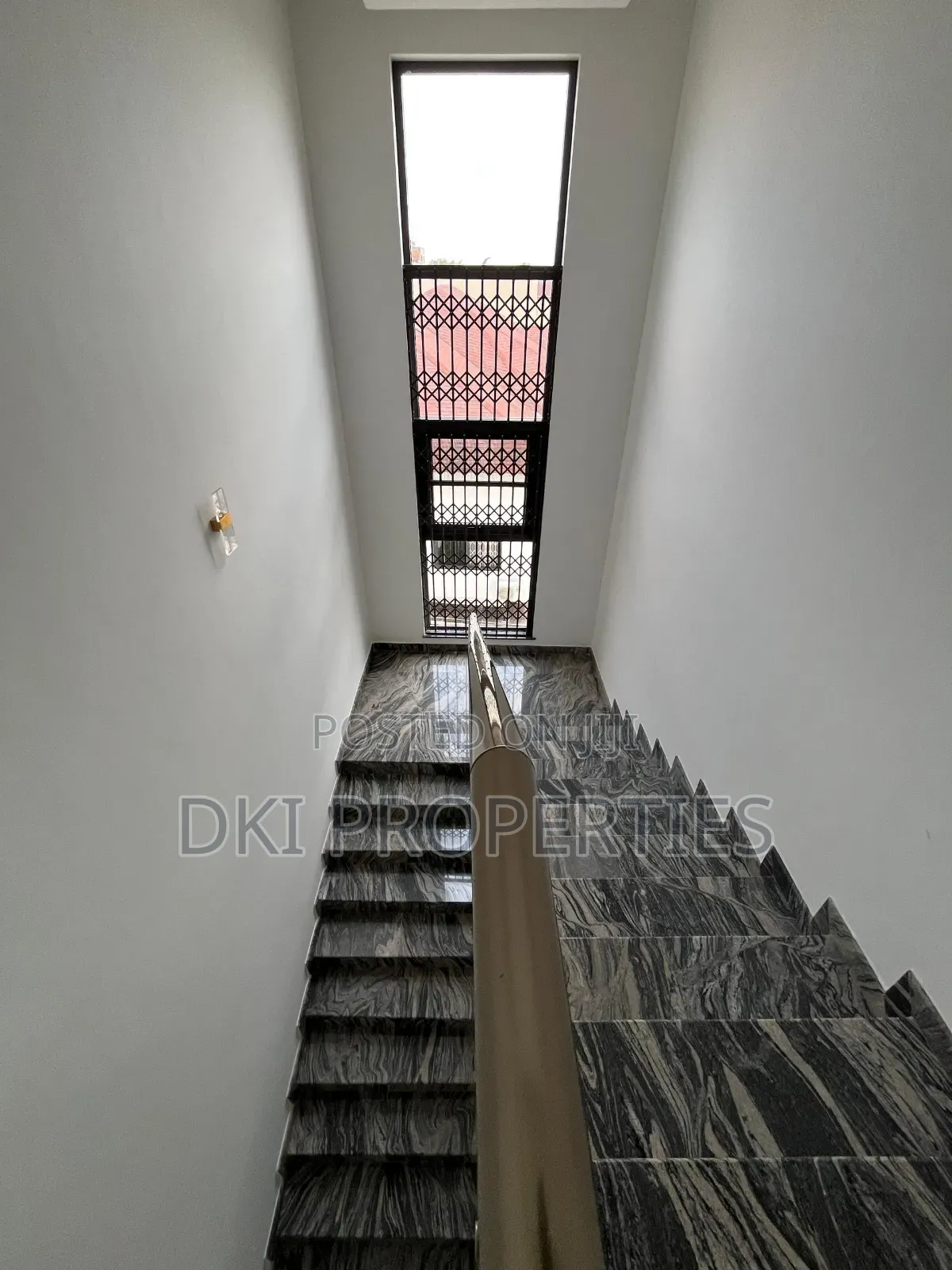 4bdrm Penthouse in Dki Properties, East Legon for rent