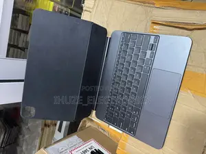 Photo - Magic Keyboard for iPad Pro 13‐Inch (M4) (Preowned)