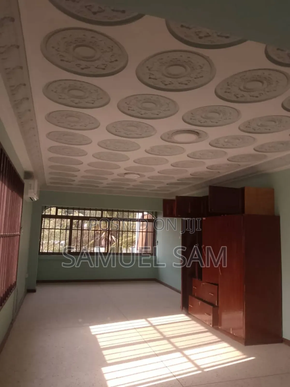 10bdrm House in Tema Community 3 for rent