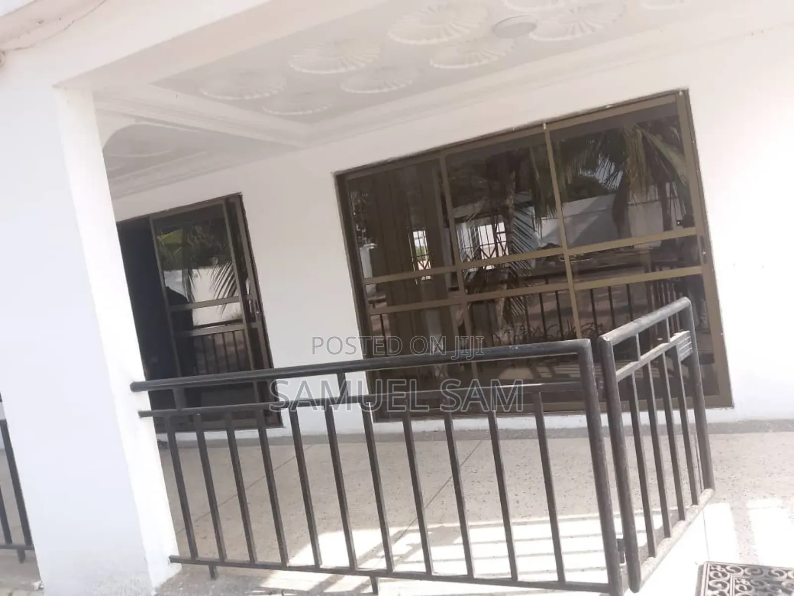 10bdrm House in Tema Community 3 for rent