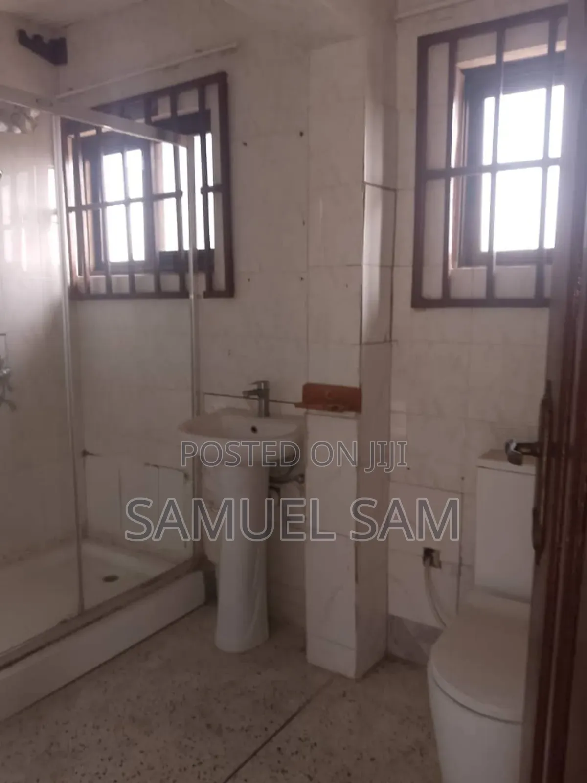 10bdrm House in Tema Community 3 for rent