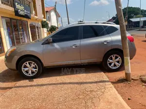 Photo - Nissan Rogue 2010