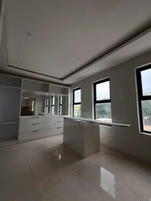 5bdrm House in Dzorwulu for rent