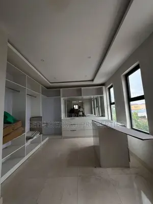 5bdrm House in Dzorwulu for rent