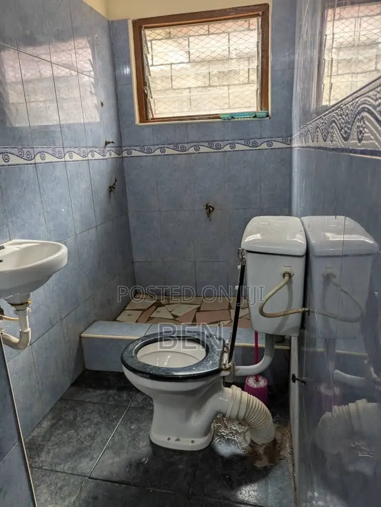 3bdrm House in Achimota Mile 7 for rent
