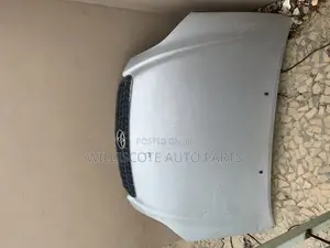 Toyota Matrix 03-08 Bonnet