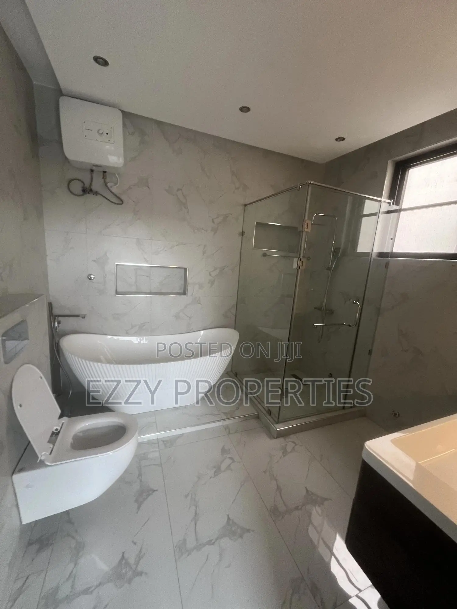 3bdrm House in 100, East Legon for sale