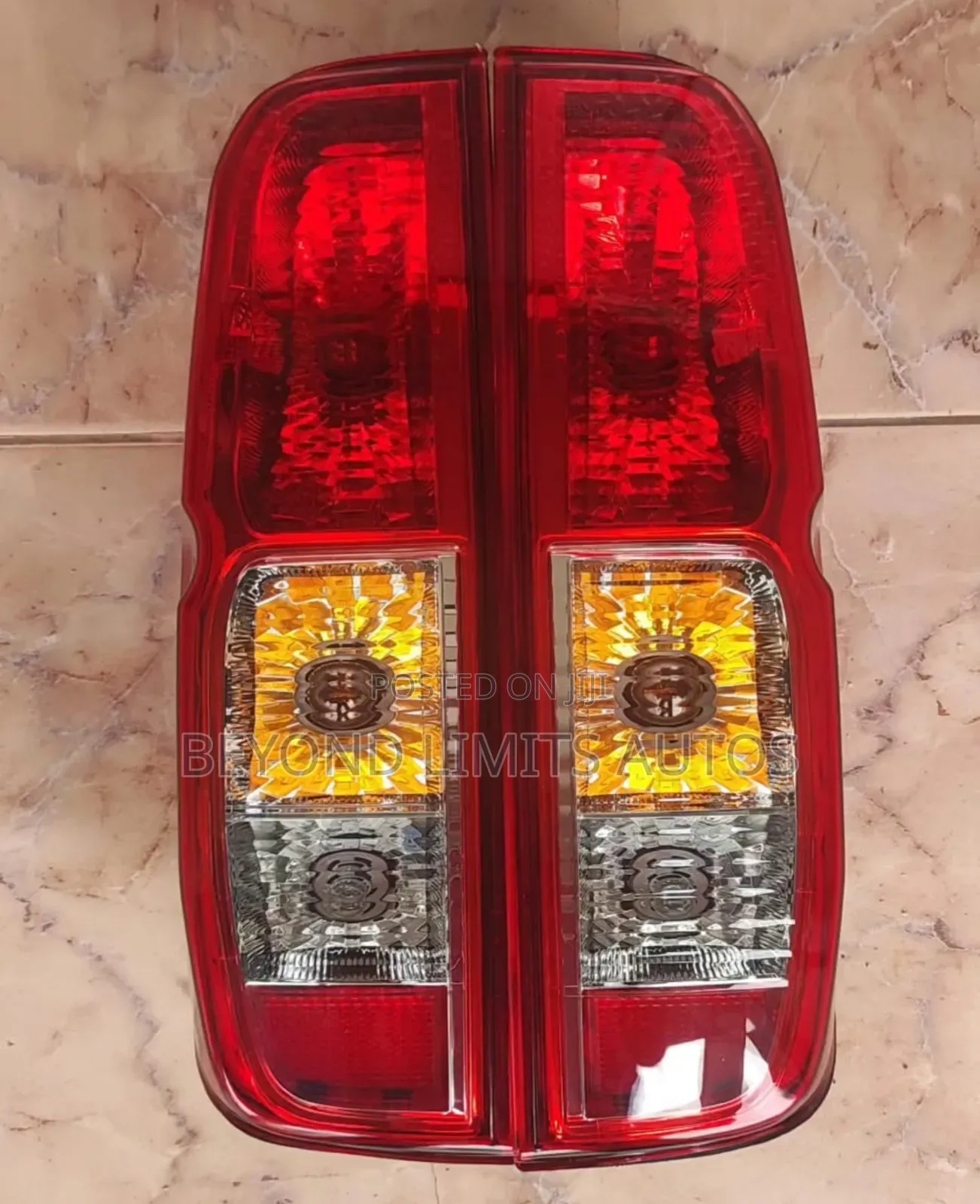 Nissan Frontier 2006,2007,2008,2009 Taillight