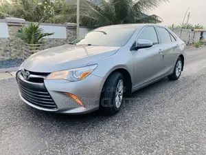 Photo - Toyota Camry LE 4dr Sedan (2.5L 4cyl 6A) 2015 Silver