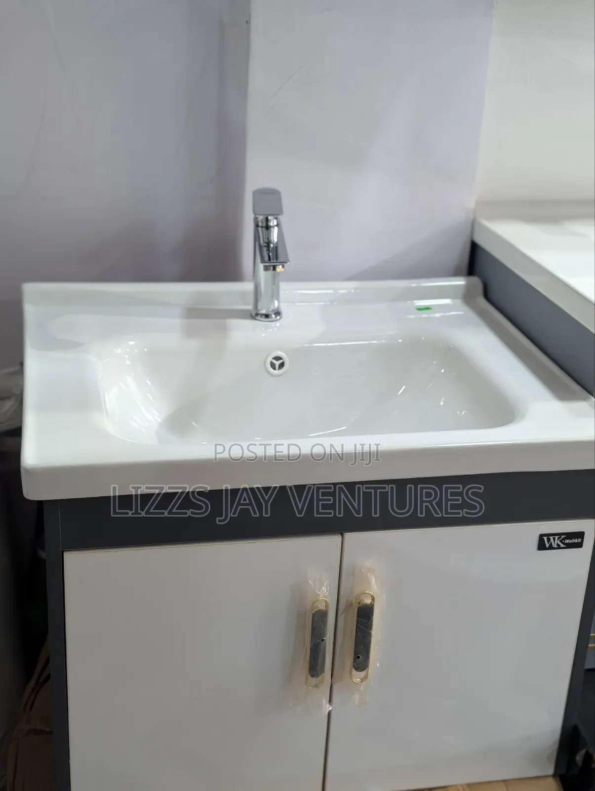 Cabinet Basin
