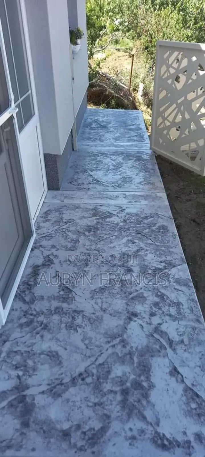 Expert in Concrete Stamping, Concrete Polishing, Masonry Block Lyer