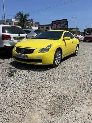Photo - Nissan Altima 2010 Yellow