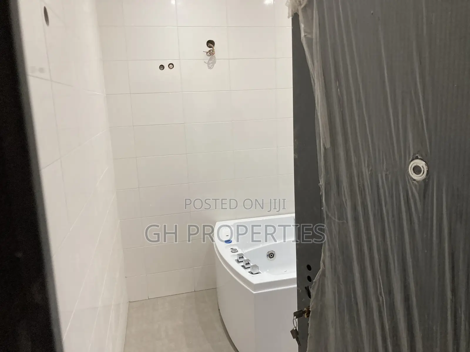 6bdrm Mansion in Executive Six, Kumasi Metropolitan for sale