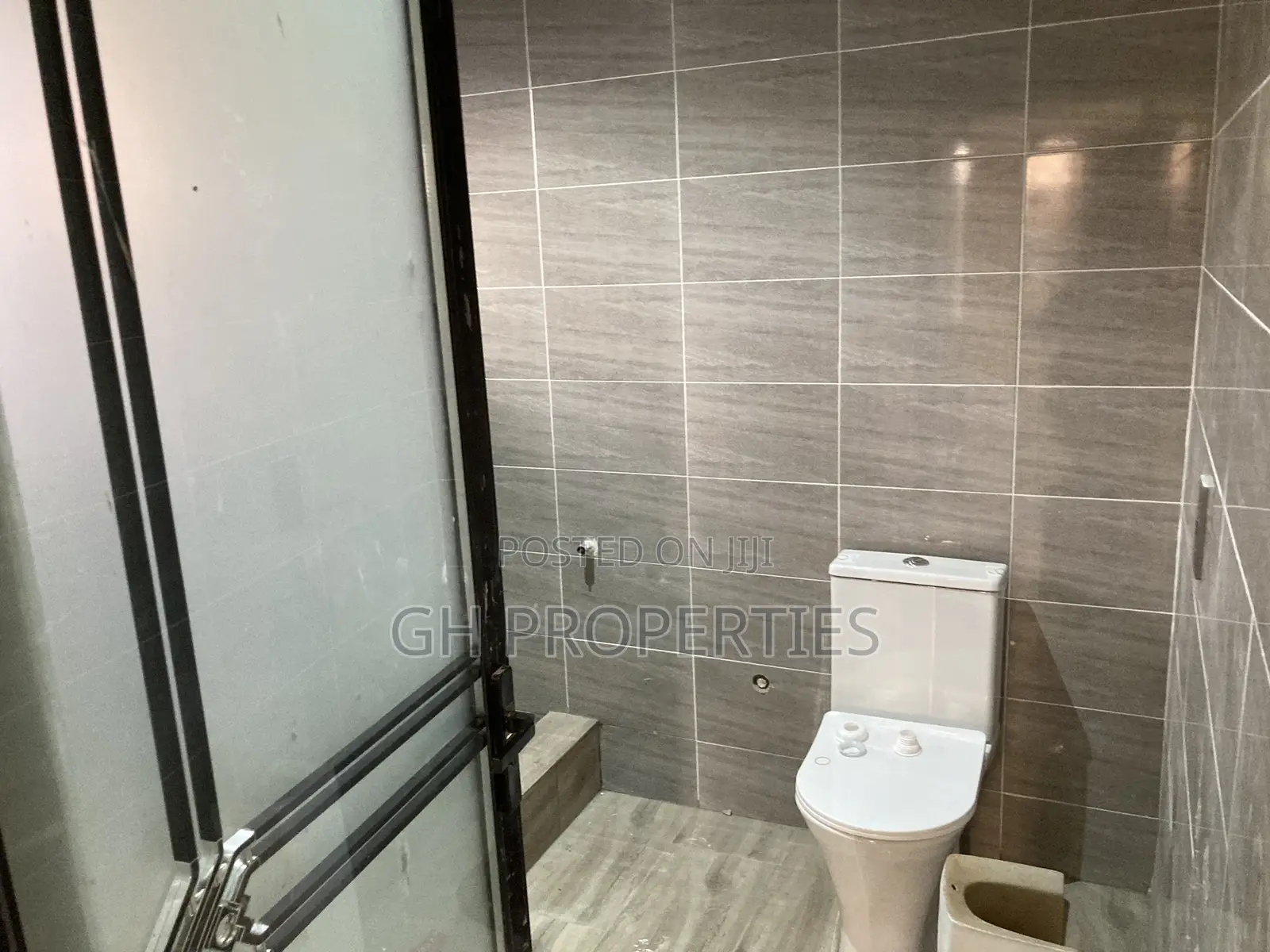 6bdrm Mansion in Executive Six, Kumasi Metropolitan for sale