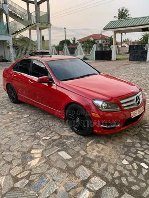 Photo - Mercedes-Benz C250 2013 Red