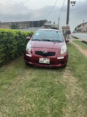Photo - Toyota Vitz 2010 Burgundy