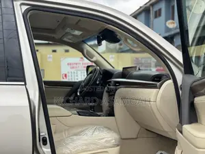 Lexus LX 570 AWD 2016 Gold