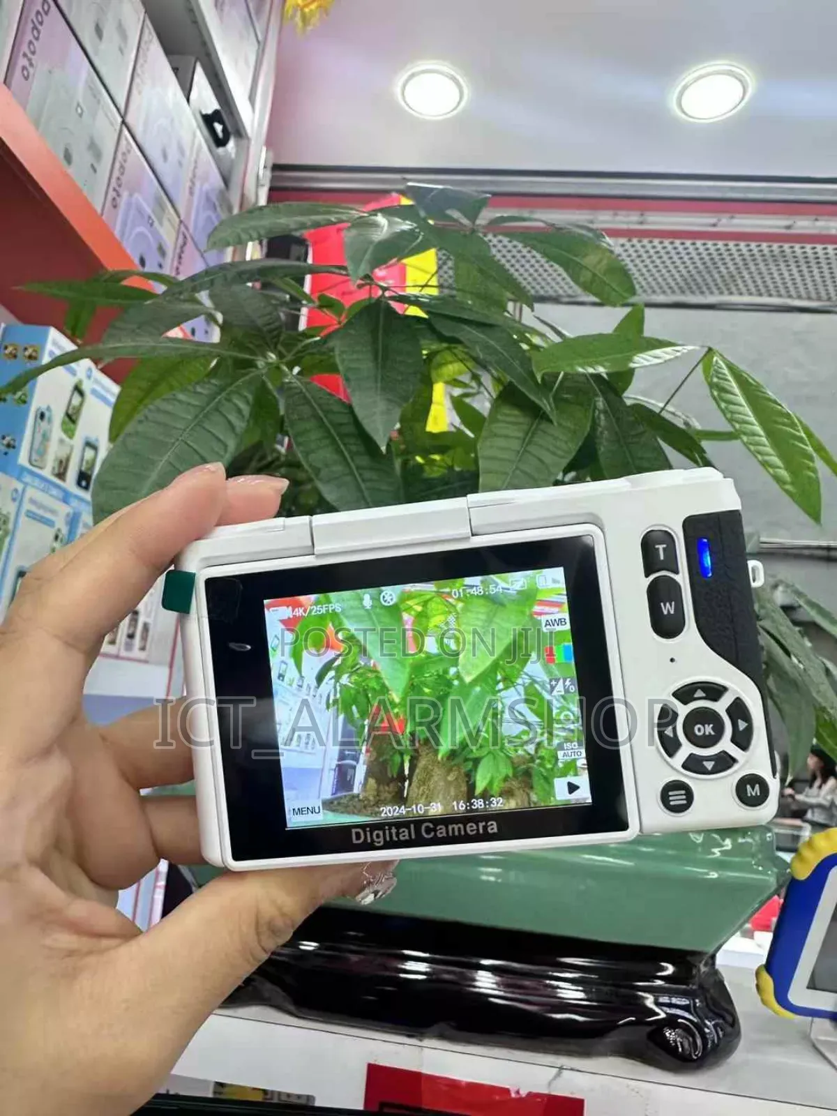 Digital Viedo Camera Recorder With Flip Screen