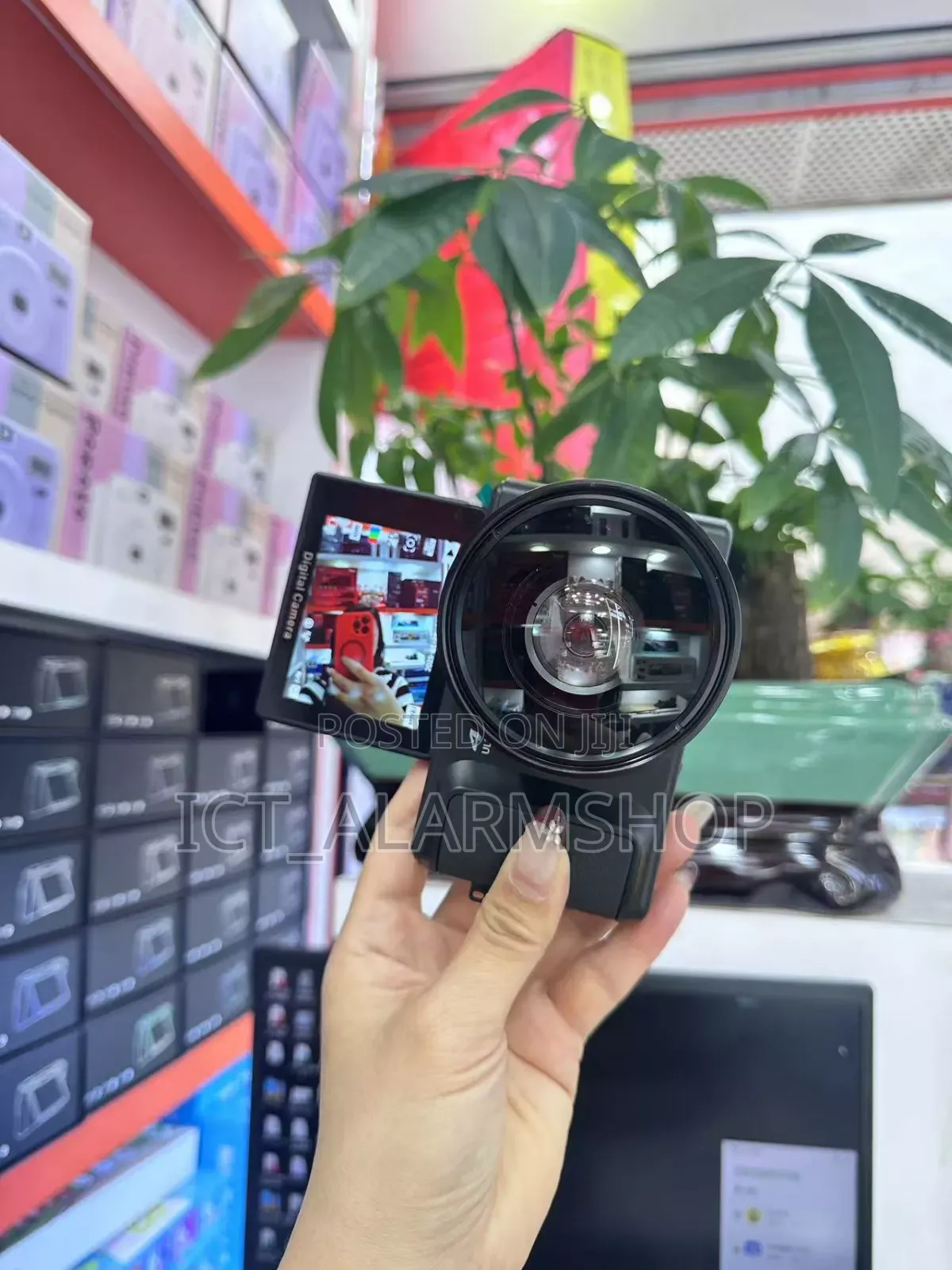 Digital Viedo Camera Recorder With Flip Screen