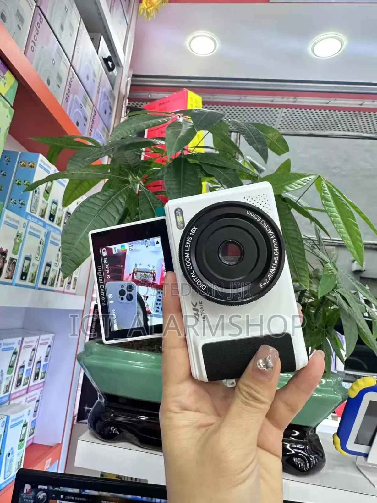 Digital Viedo Camera Recorder With Flip Screen