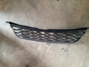 Toyota Matrix Bumper Top and Down Grill 2009,2010,2011,2012