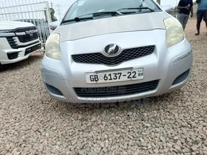 Photo - Toyota Vitz 1.3 AWD 5dr 2009 Silver