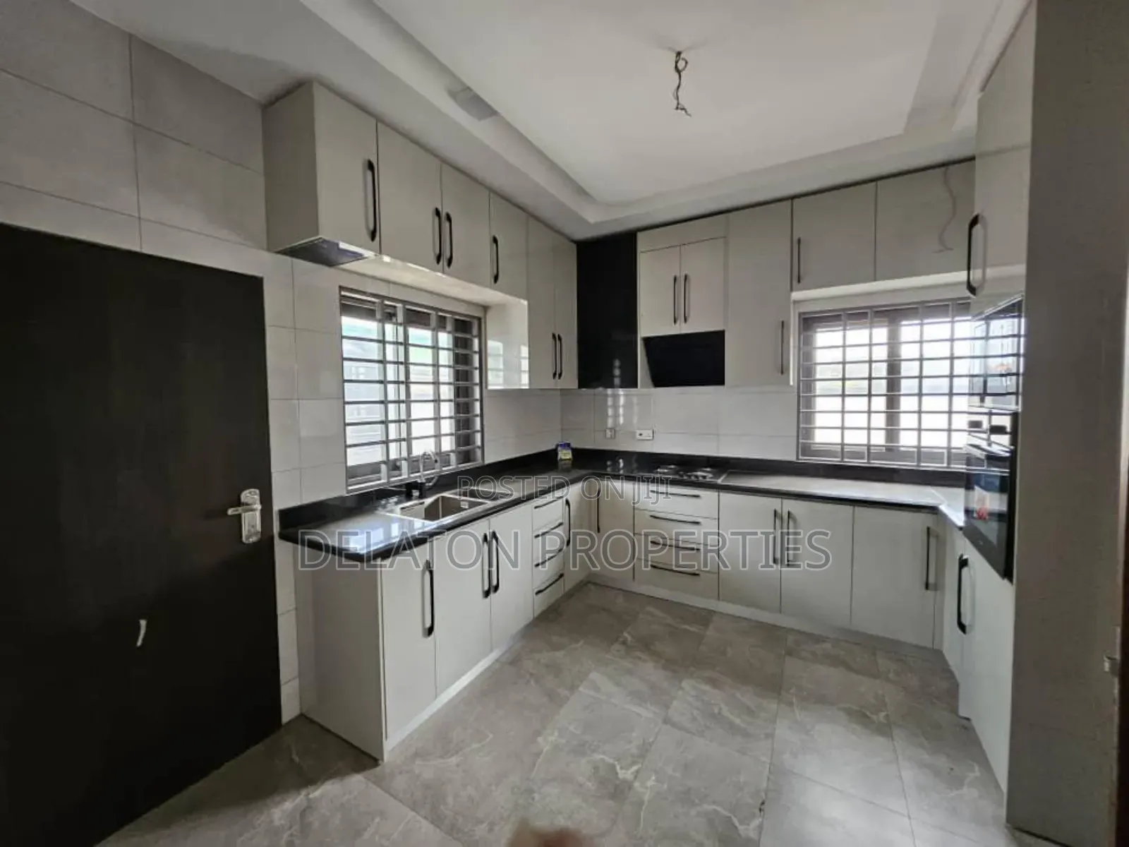 4bdrm House in Ket, Tema Metropolitan for sale