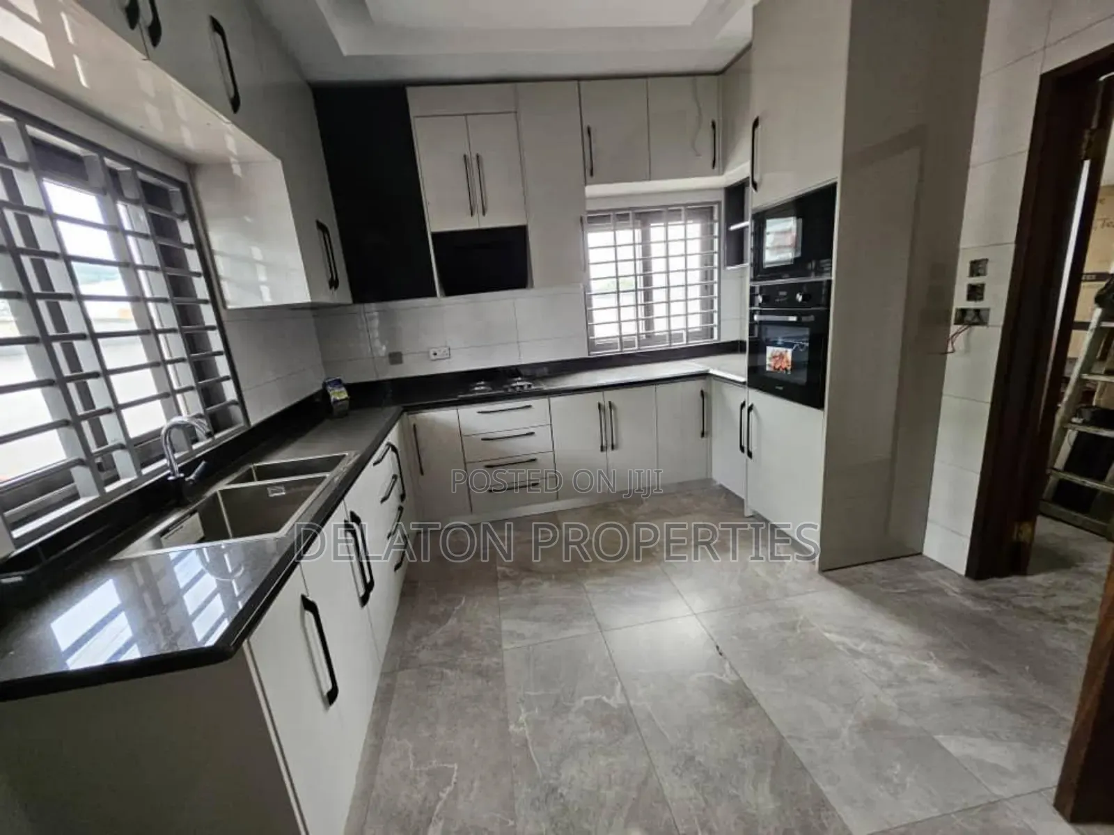 4bdrm House in Ket, Tema Metropolitan for sale
