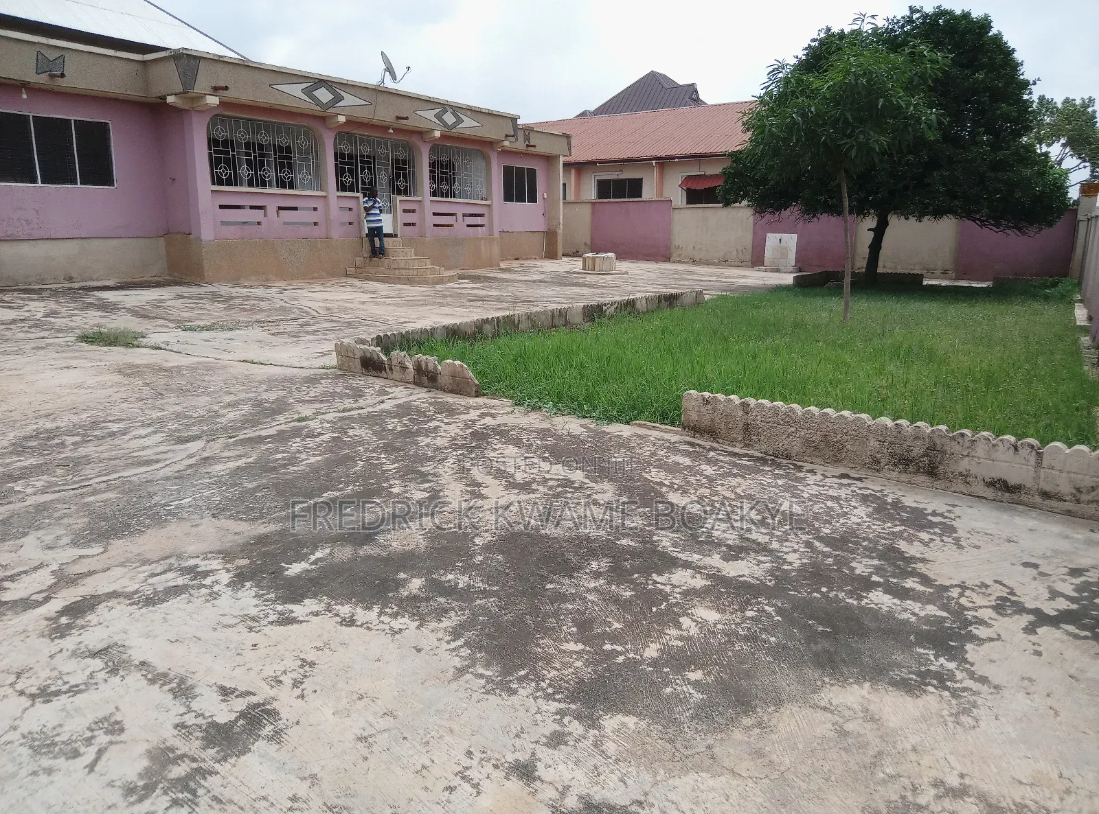 6bdrm House in Brother K Estate, Kumasi Metropolitan for sale