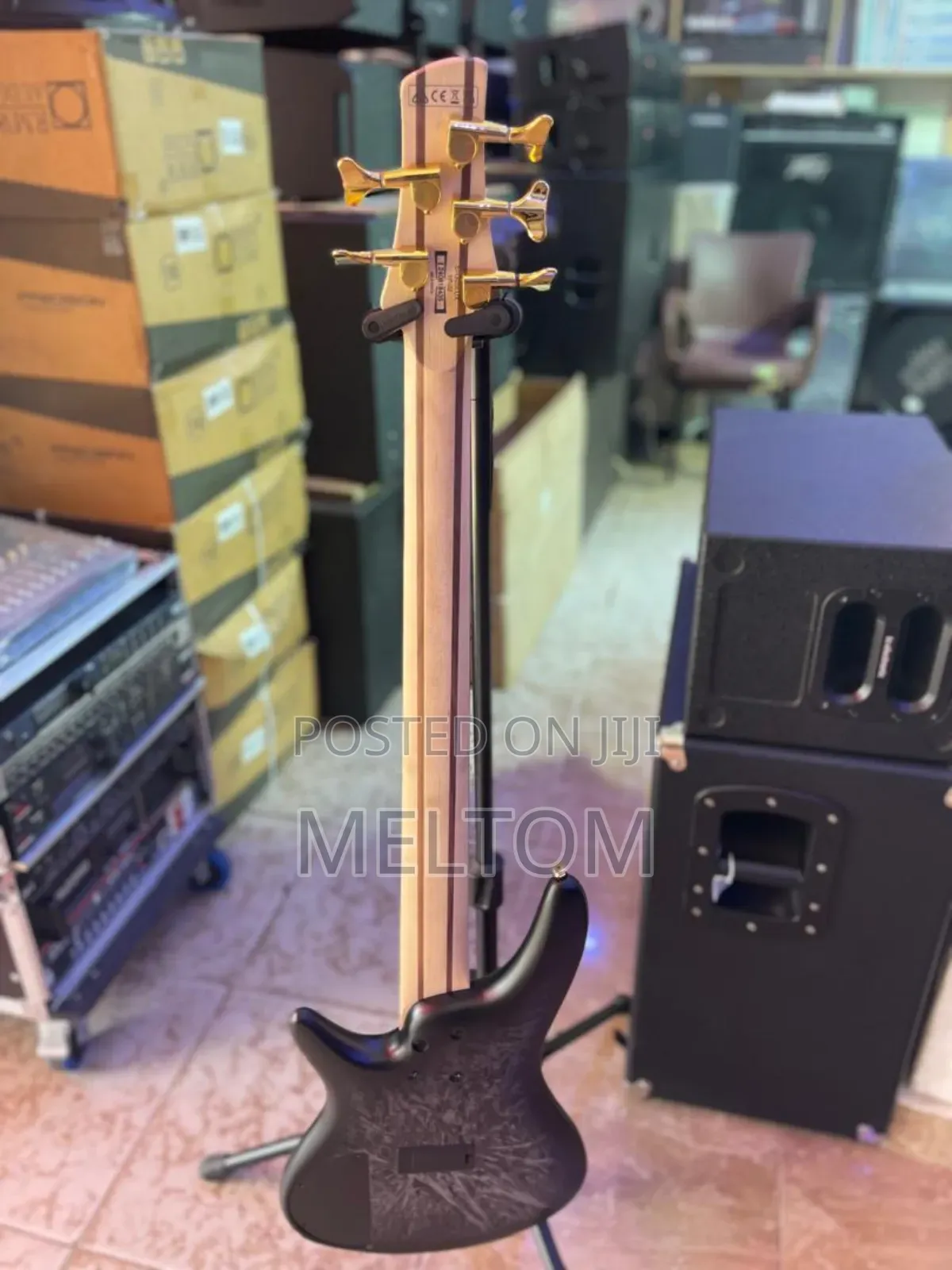 Soundgear By Ibanez Active Bass Guitar (Black And Ash Grey)