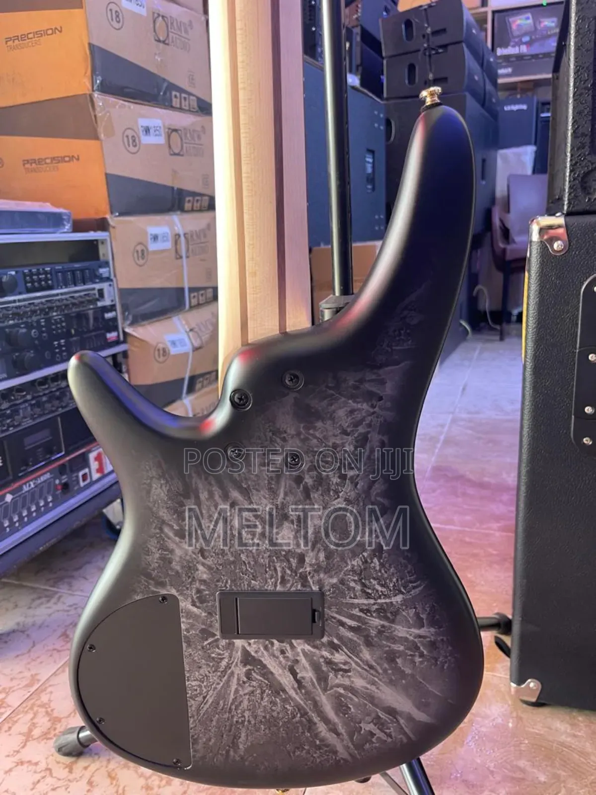 Soundgear By Ibanez Active Bass Guitar (Black And Ash Grey)