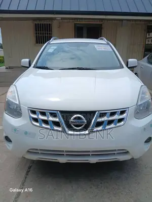 Photo - Nissan Rogue SV 2011 Pearl