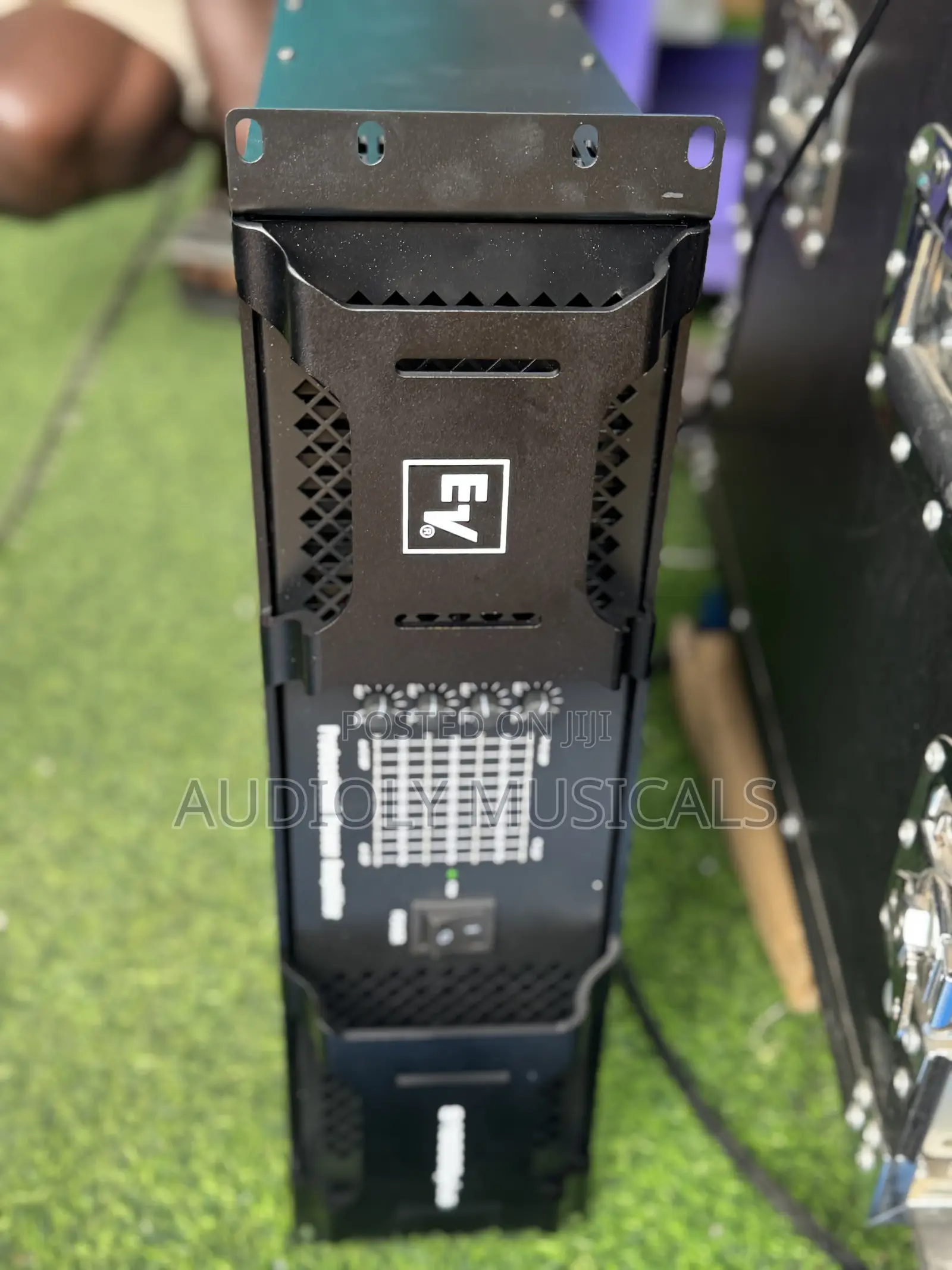 Black-Ev/19000watt Bass Amplifier. 4in1