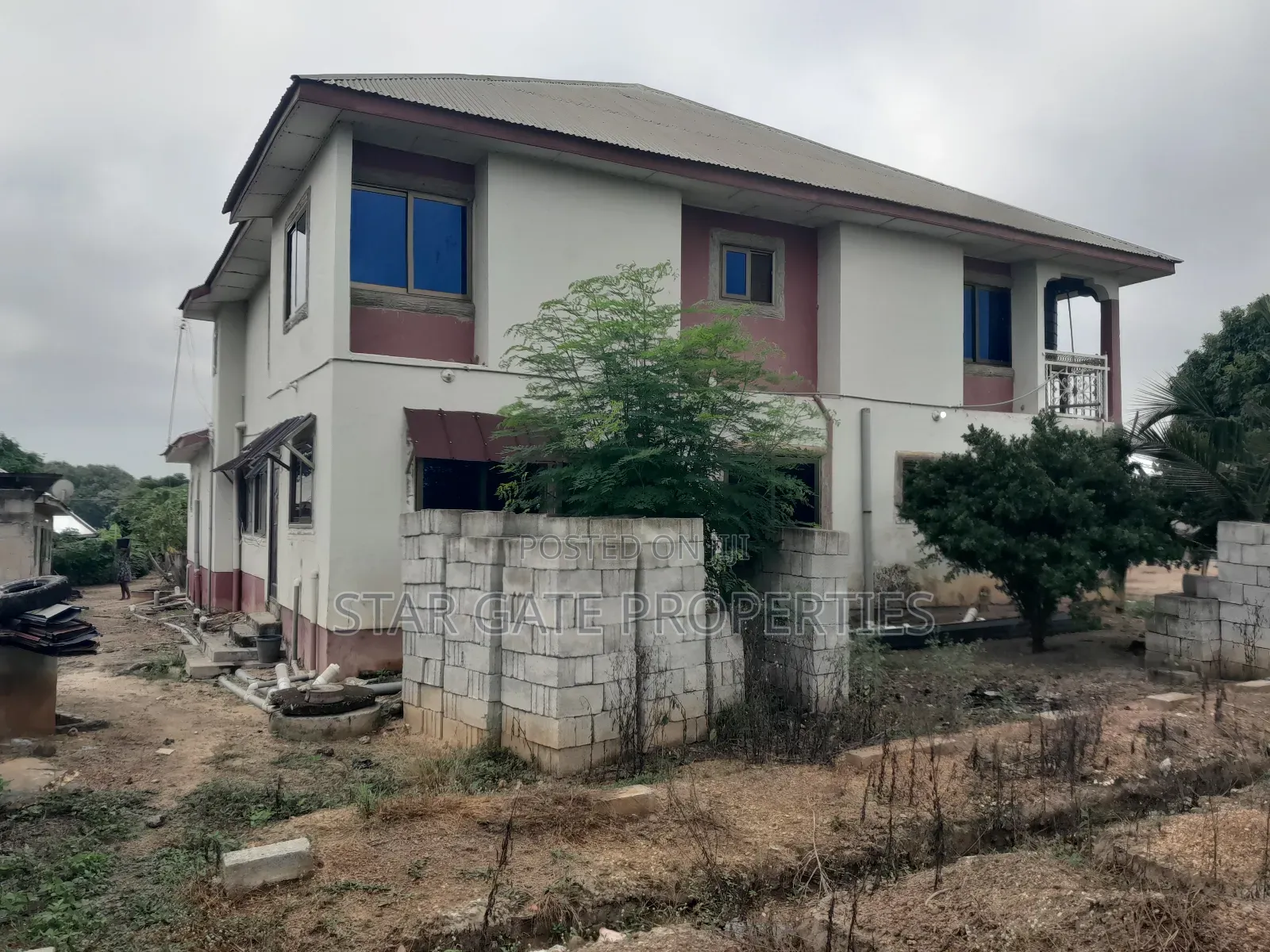6bdrm House in Mampongteng Heman., Kumasi Metropolitan for sale