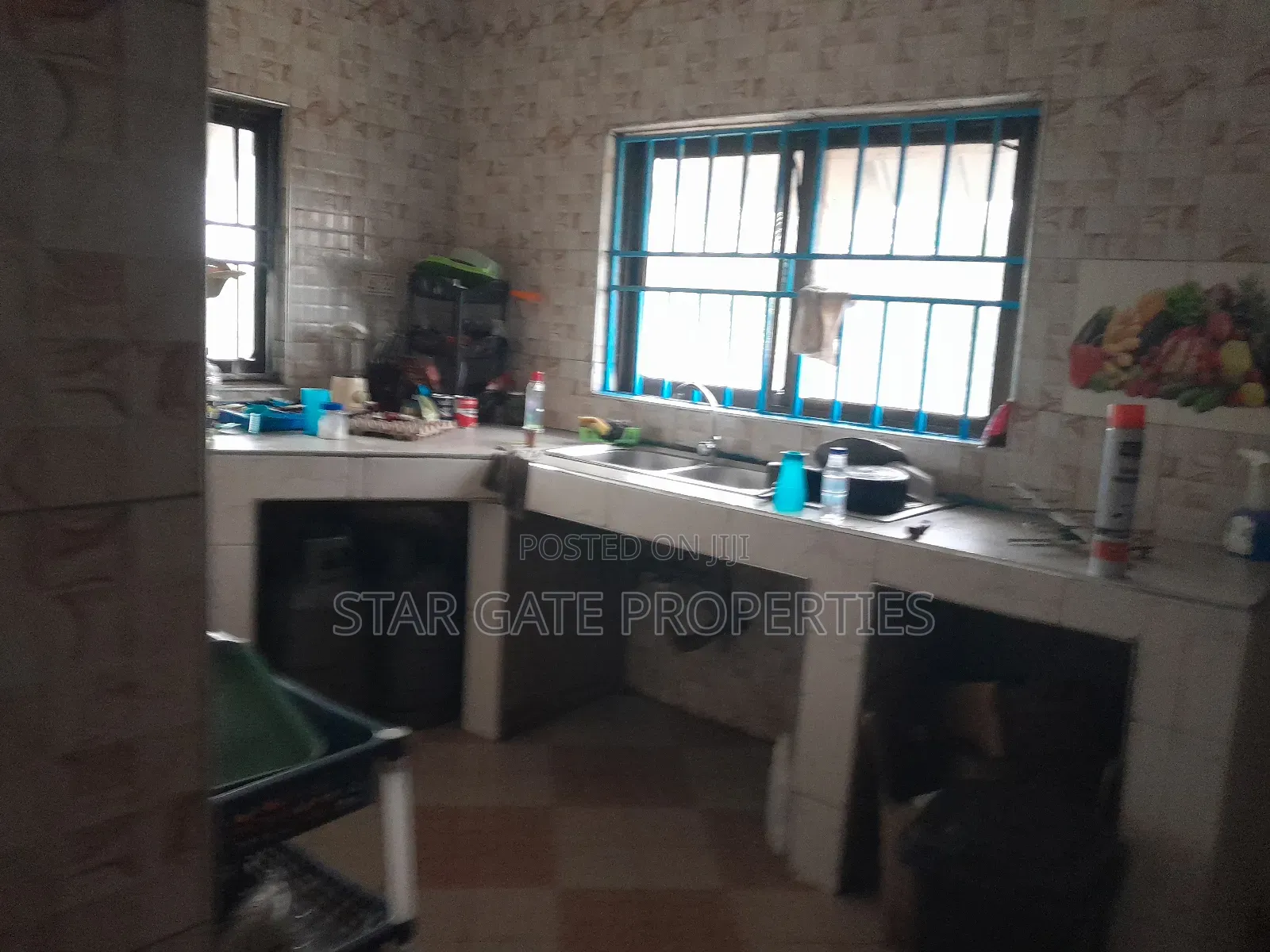 6bdrm House in Mampongteng Heman., Kumasi Metropolitan for sale