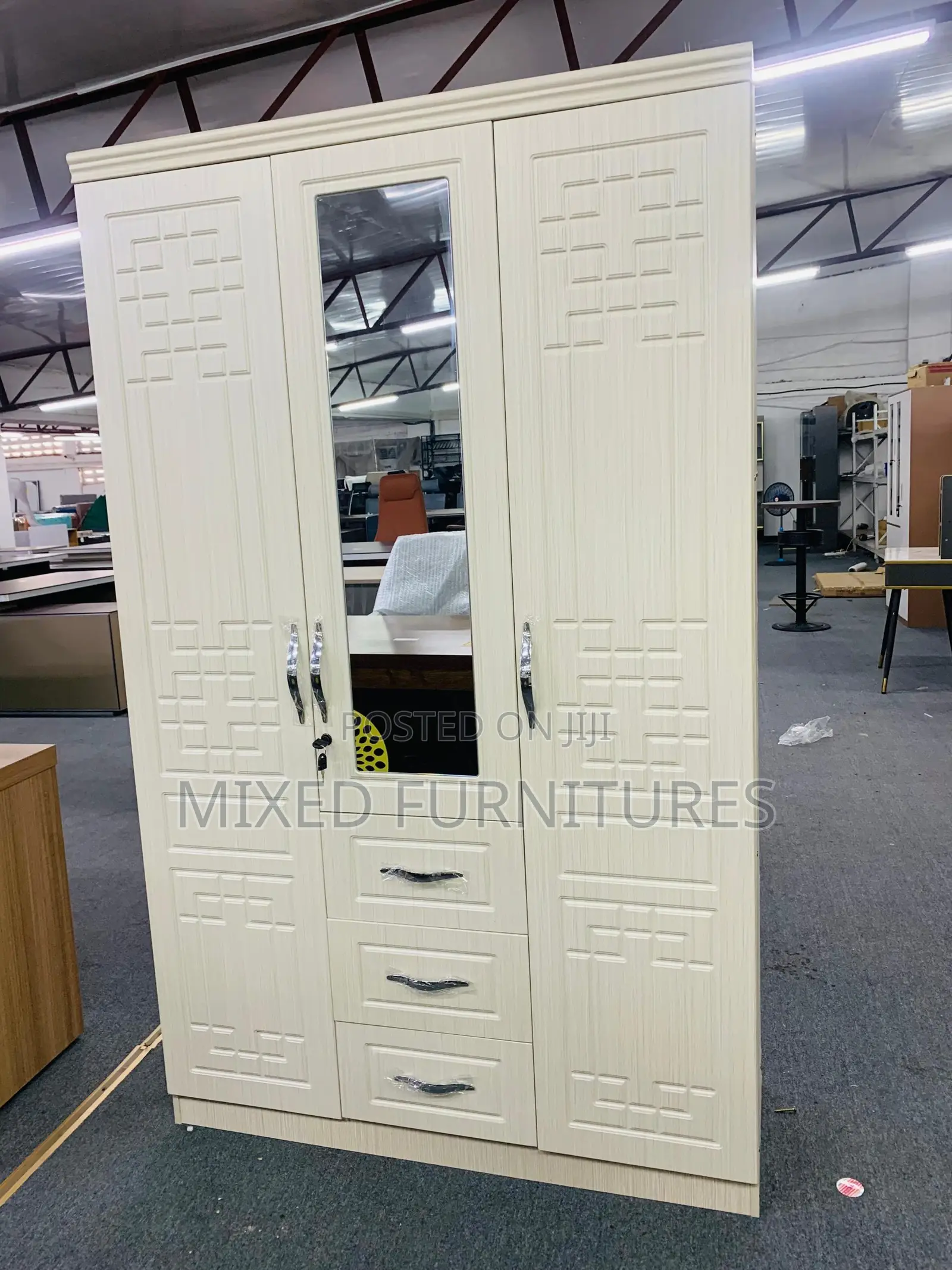 Morden Wardrobe 3 in 1 With Drawers