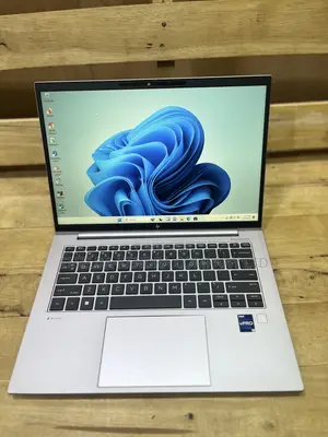 Photo - Laptop HP ZBook Firefly G8 16GB Intel Core I5 SSD 512GB