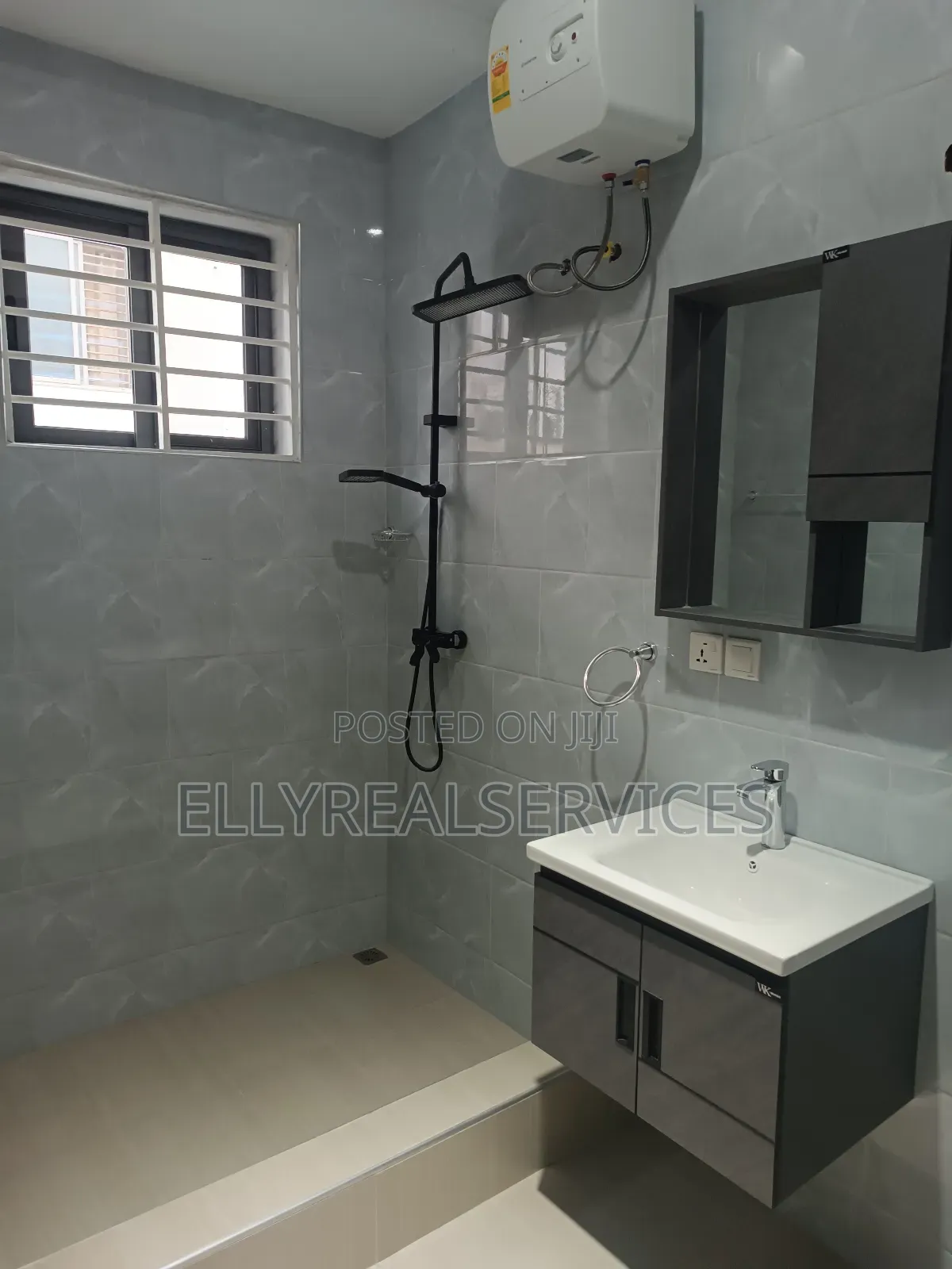 3bdrm House in Ellyrealservices, Ashaley Botwe for rent