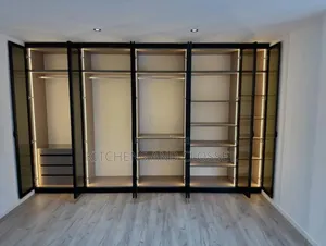 Luxurious Walk-in Closset