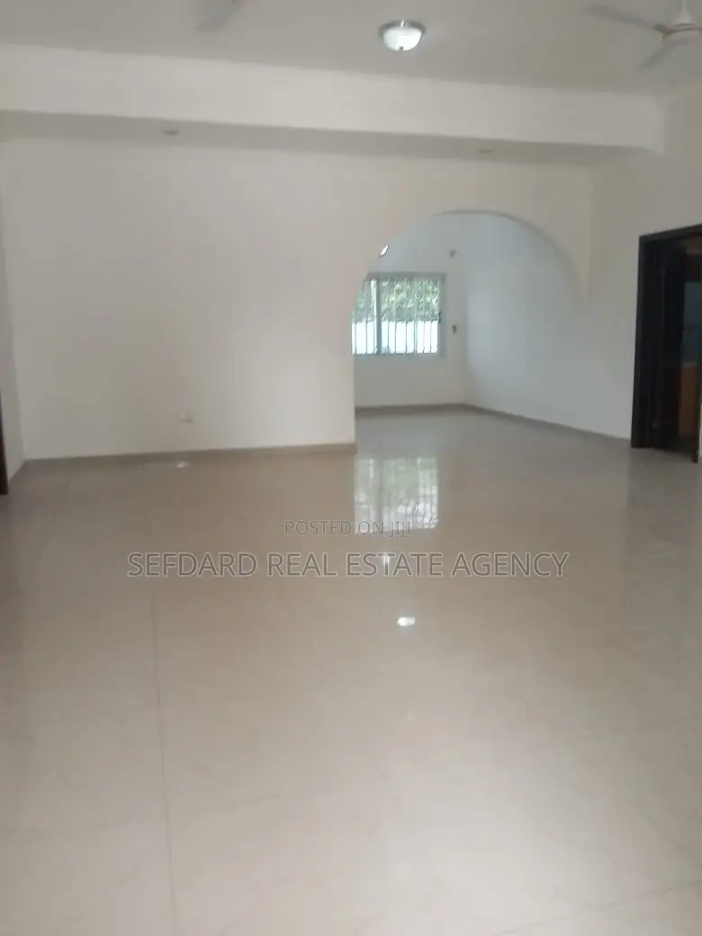 6bdrm House in Amasaman for sale