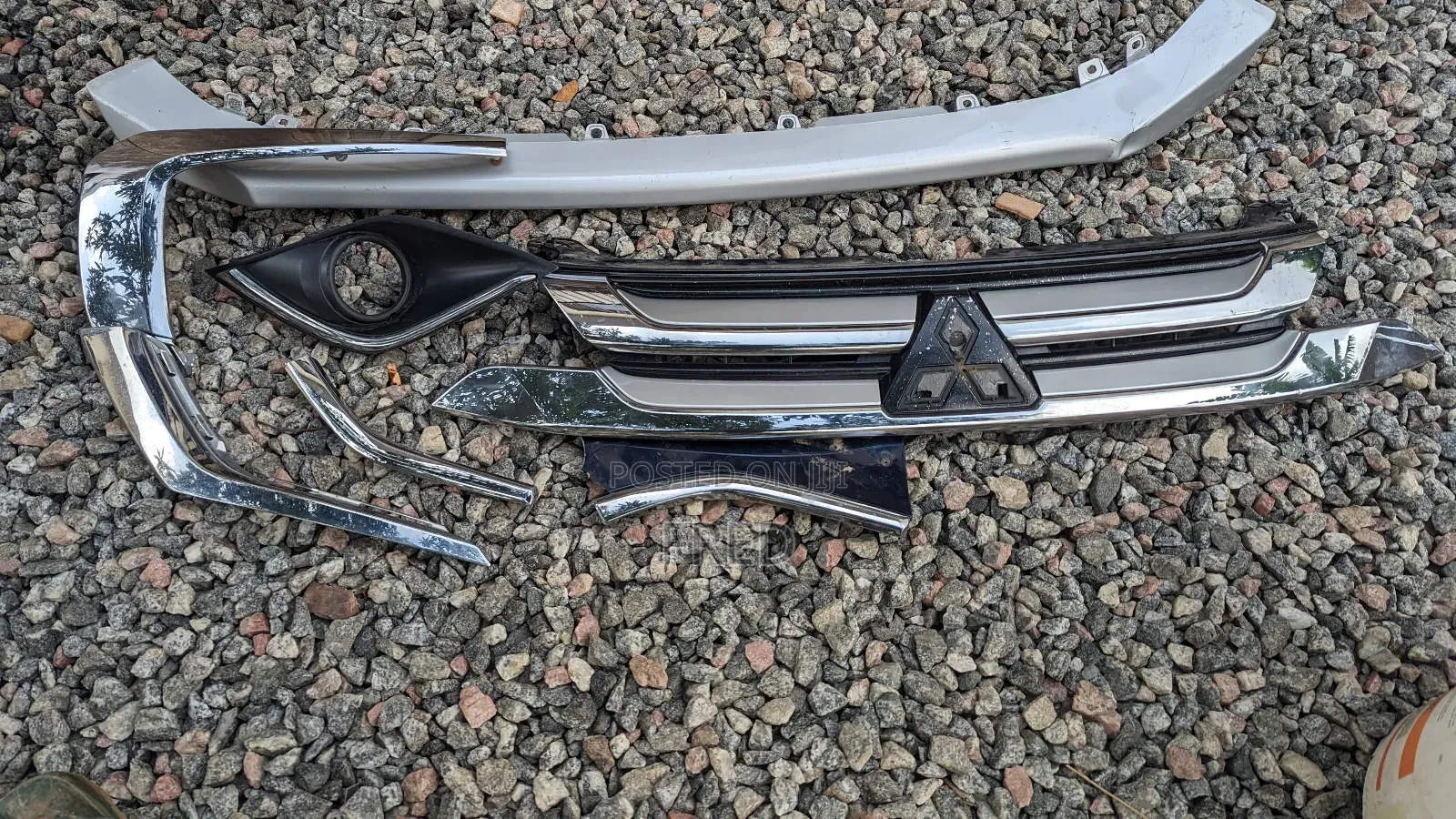 Mitsubishi Outlander Front Bumper Grill