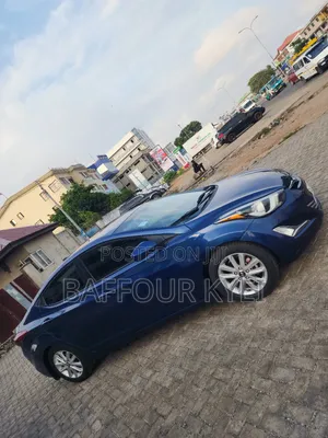 Photo - Hyundai Elantra Limited Sedan FWD (1.8L 4cyl 6A) 2016 Blue