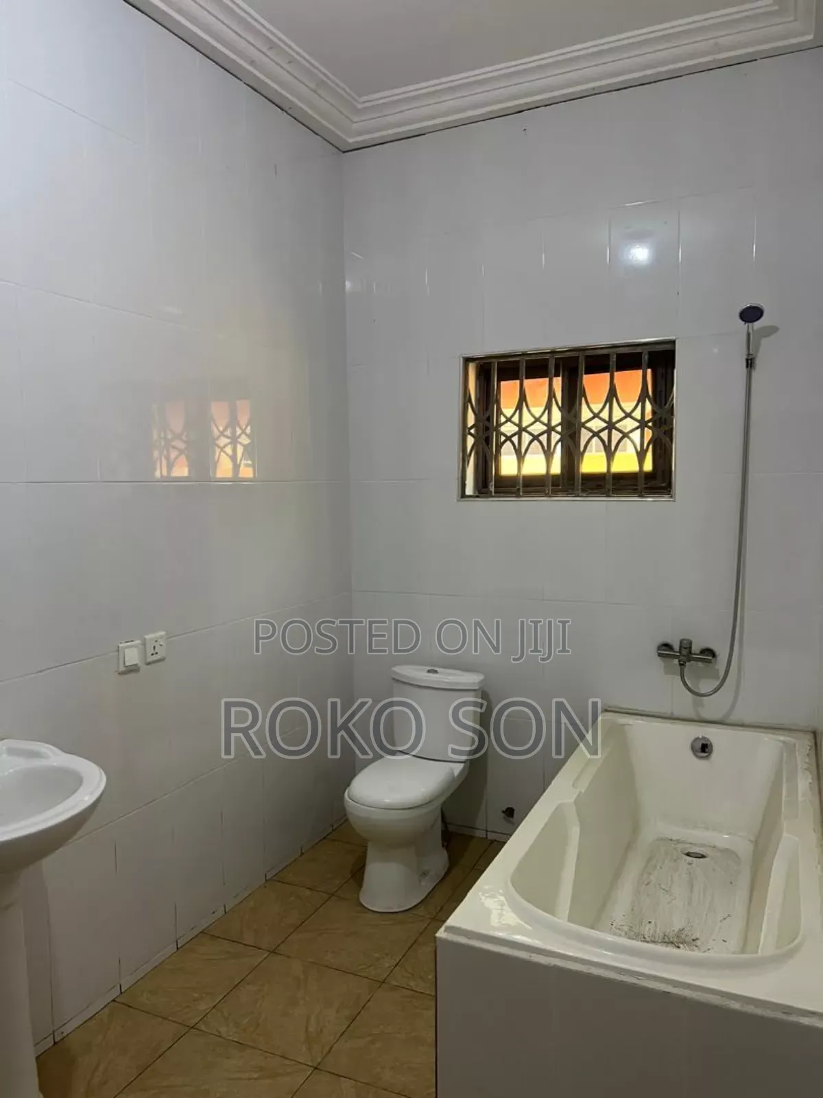 6bdrm House in Dr Roko, Accra Metropolitan for sale