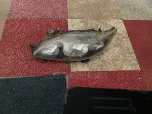 Toyota Corolla 2009 Left Headlight