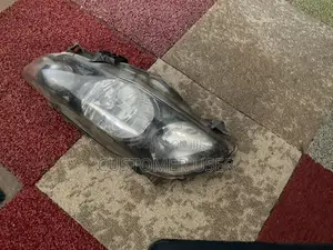Toyota Corolla 2009 Left Headlight