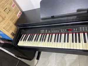 Behringer Concert CDP 2000 Gand Paino