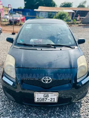 Photo - Toyota Yaris Base Hatchback 5dr 2010 Black