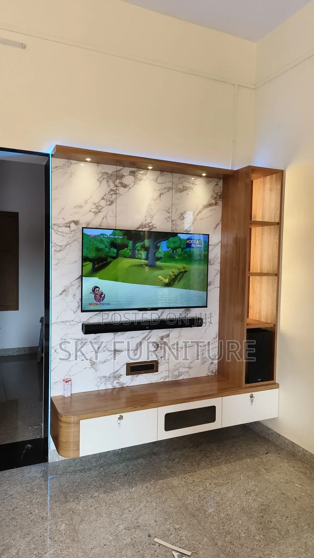 Dock Wall Unit