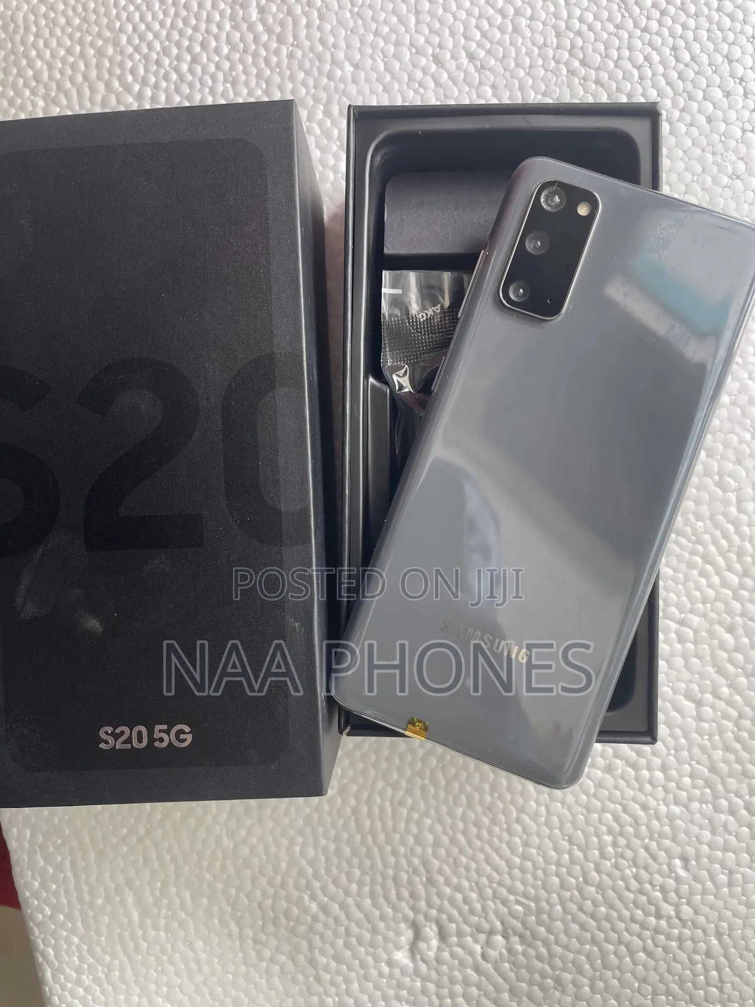 New Samsung Galaxy S20 128 GB Gray